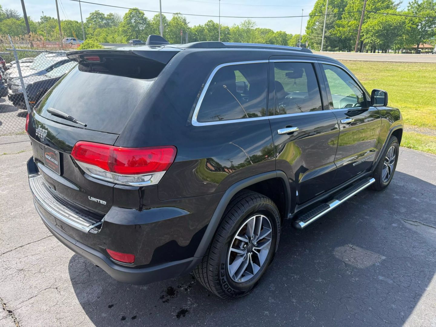 2019 Jeep Grand Cherokee - Image 12