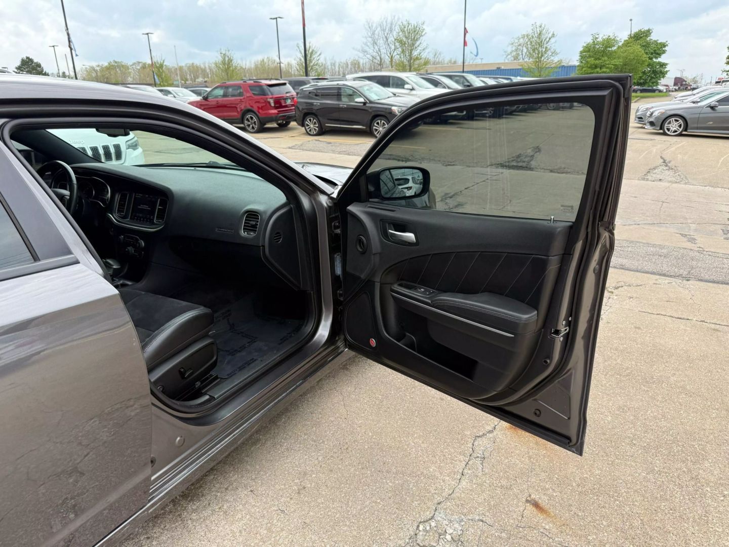 2018 Dodge Charger - Image 24