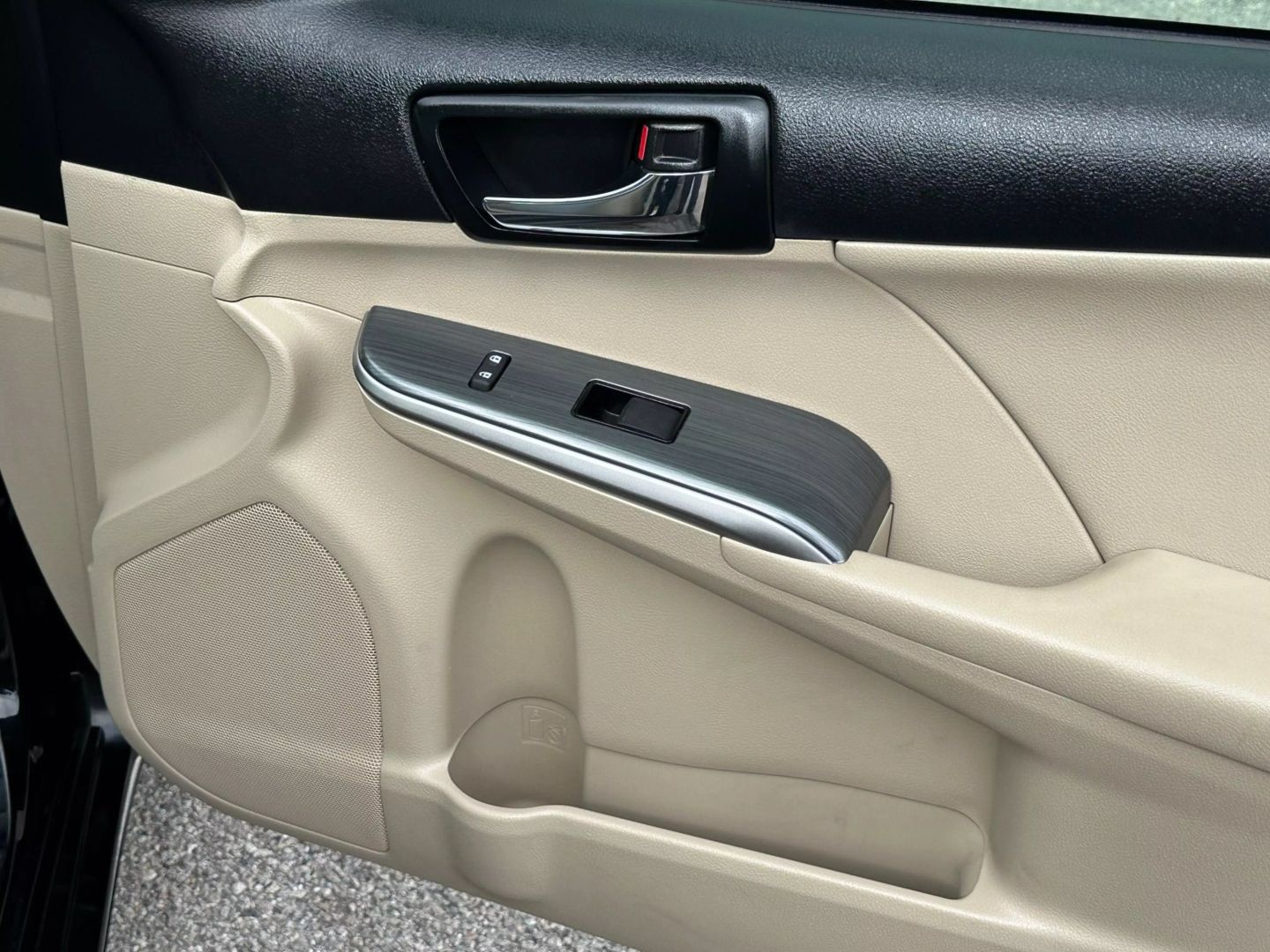 2012 Toyota Camry - Image 19