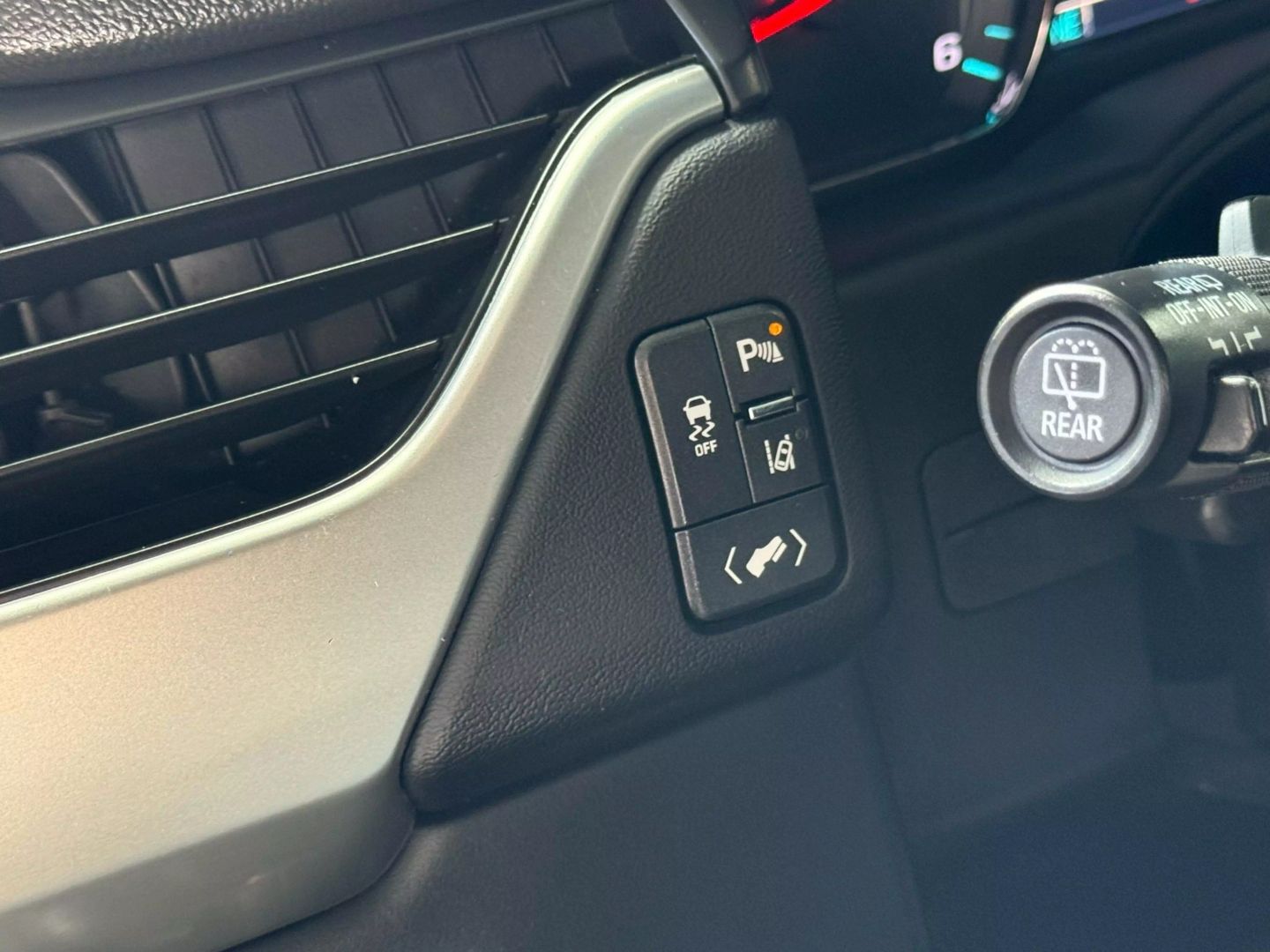 2015 Chevrolet Suburban - Image 37
