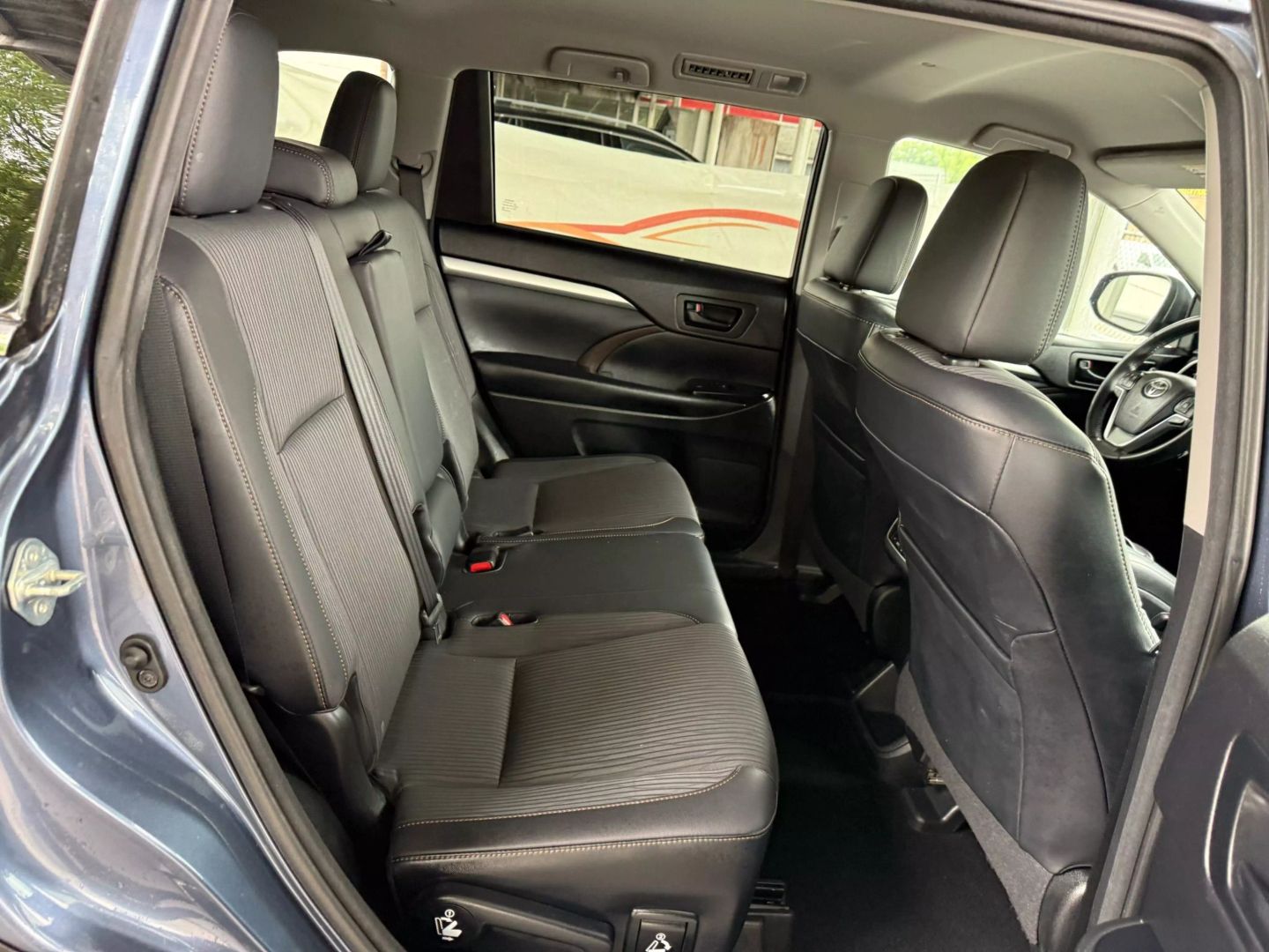 2015 Toyota Highlander - Image 22