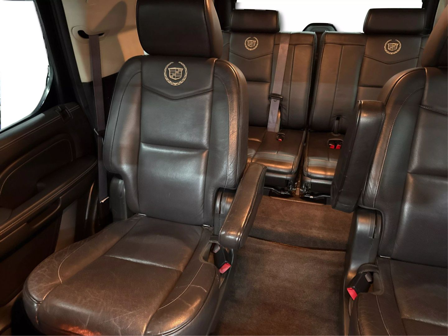 2013 Cadillac Escalade - Image 34