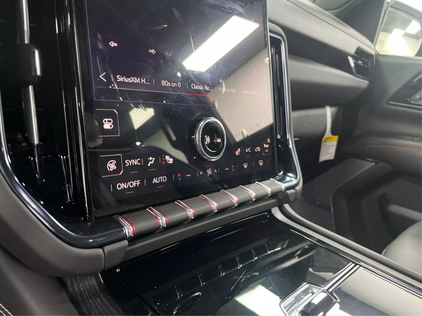 2025 Gmc Yukon - Image 30