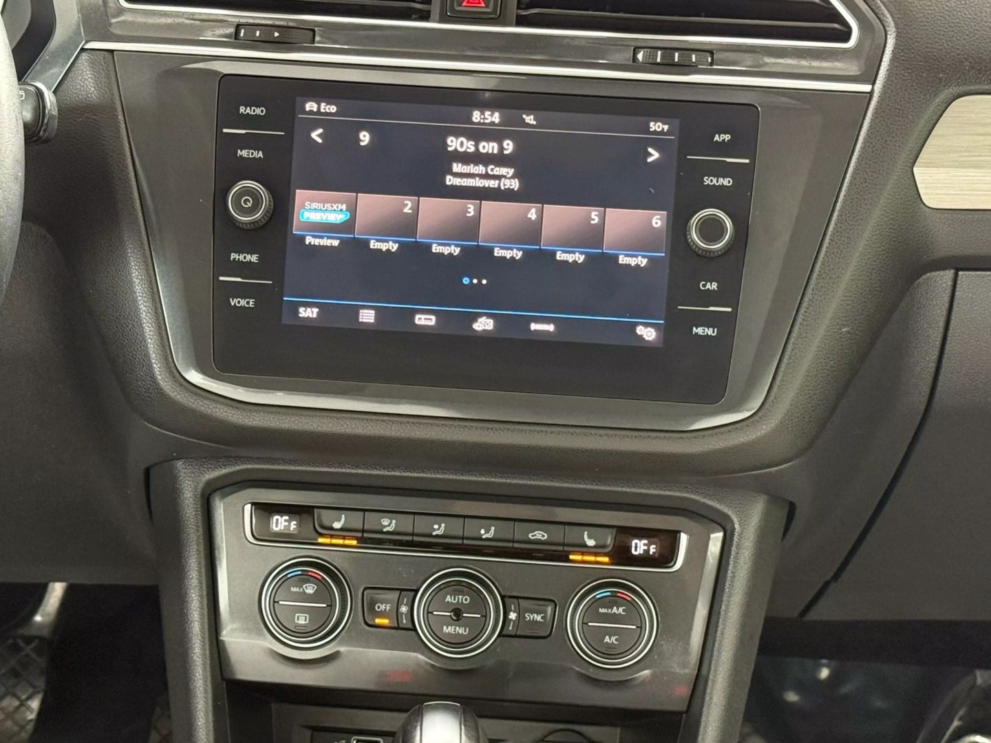 2019 Volkswagen Tiguan - Image 28