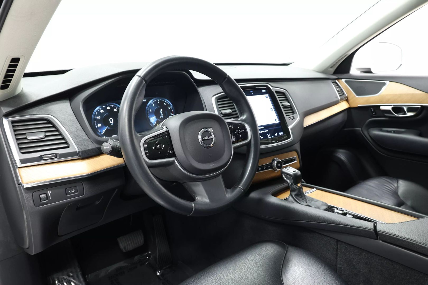 2022 Volvo Xc90 - Image 2
