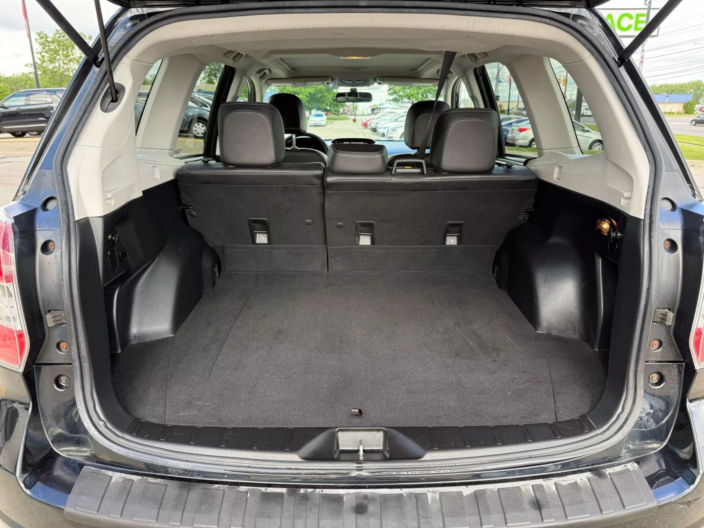 2015 Subaru Forester - Image 13