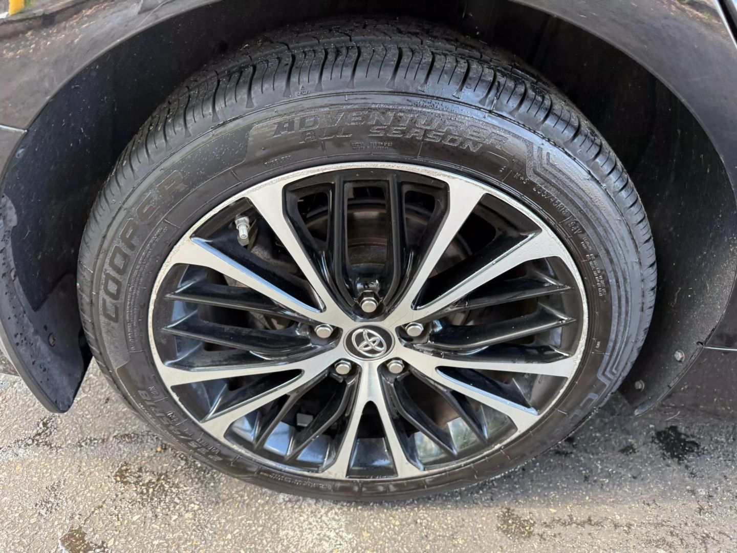2019 Toyota Camry - Image 44