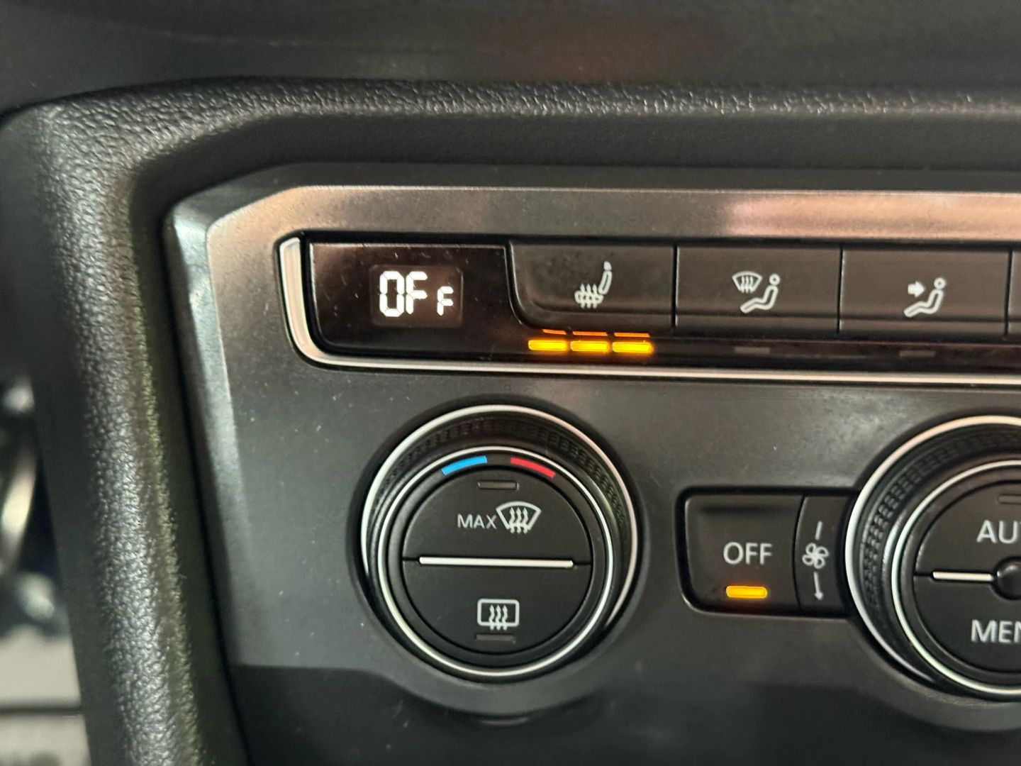 2021 Volkswagen Tiguan - Image 29