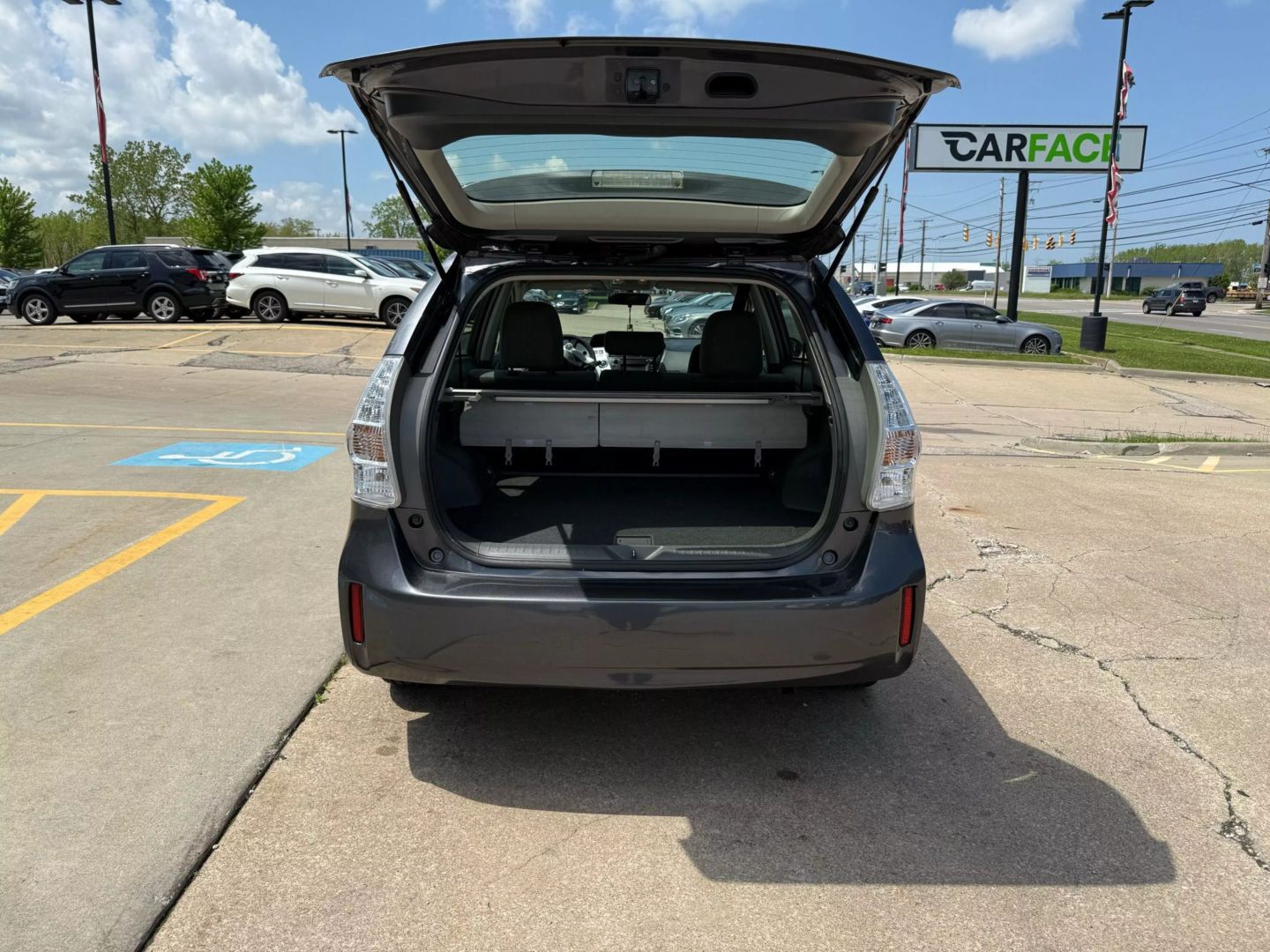 2014 Toyota Prius V - Image 12