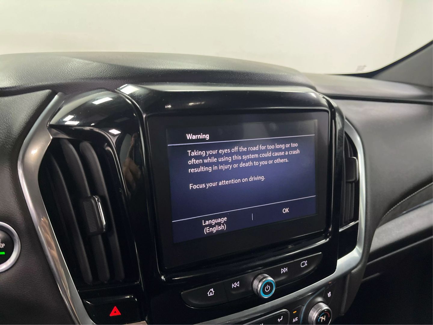 2023 Chevrolet Traverse - Image 28