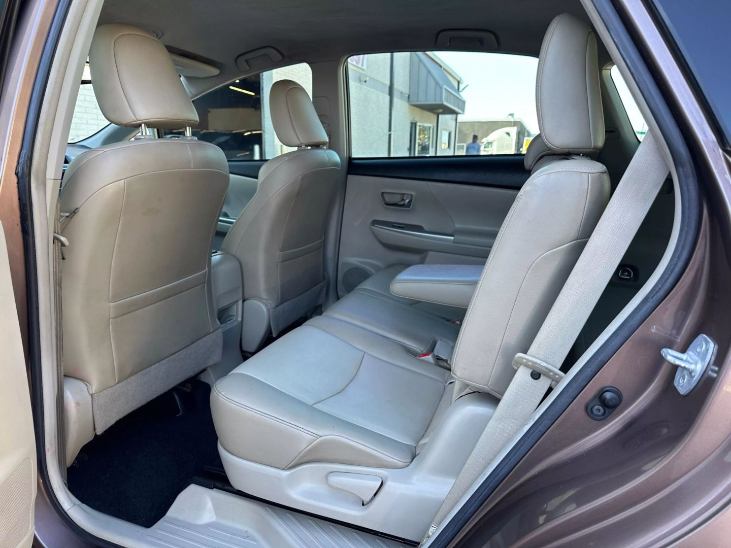 2015 Toyota Prius V - Image 16