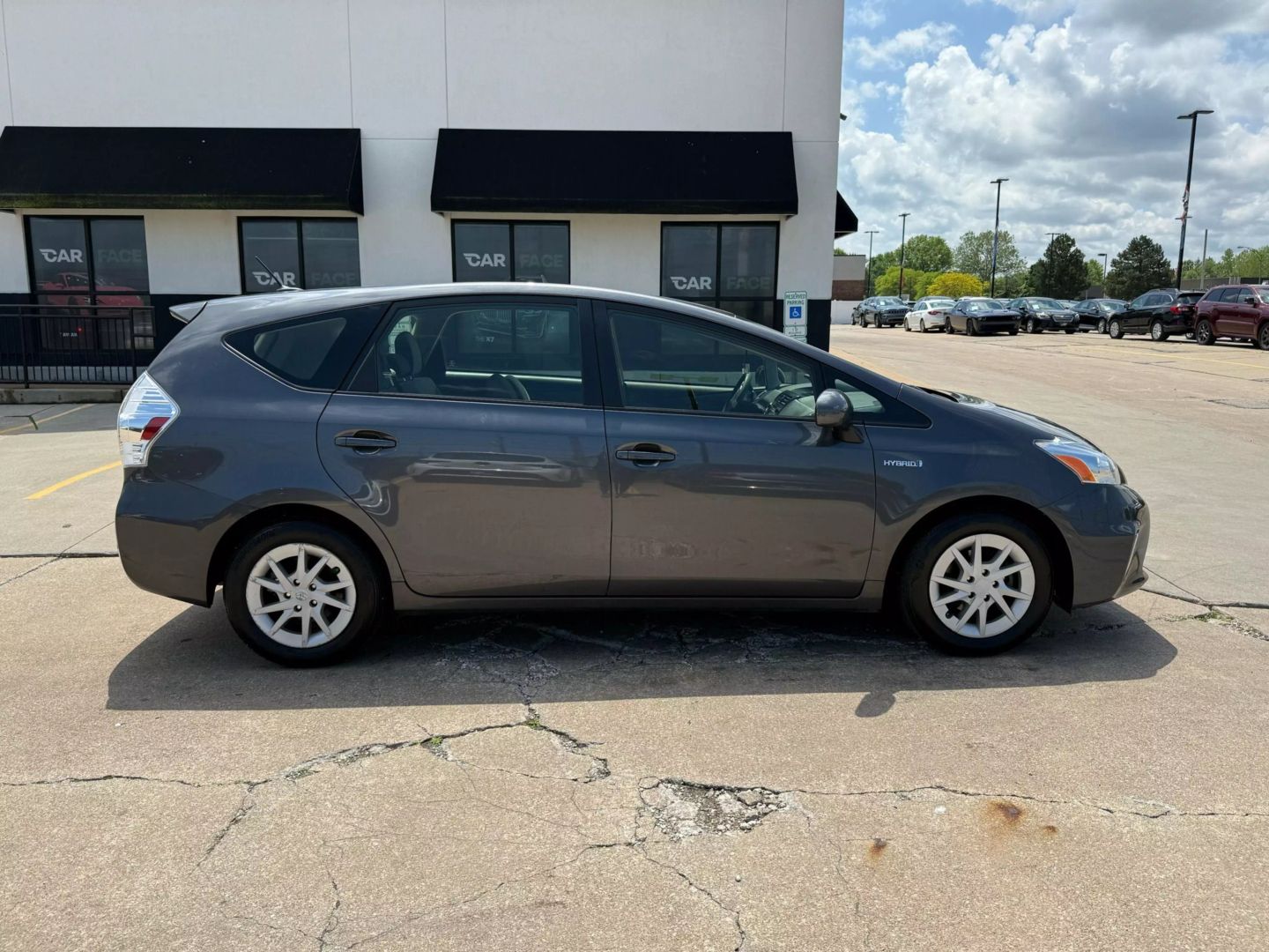 2014 Toyota Prius V - Image 16