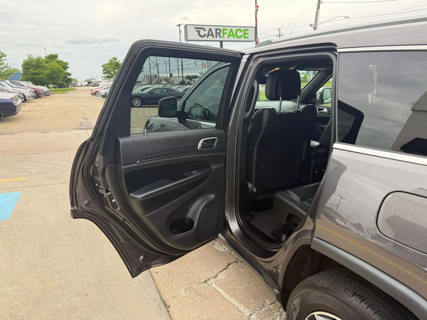 2018 Jeep Grand Cherokee - Image 20