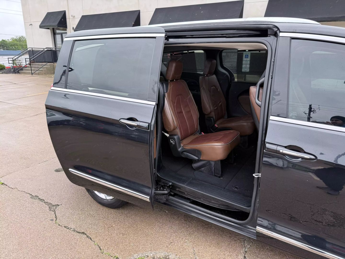 2017 Chrysler Pacifica - Image 27