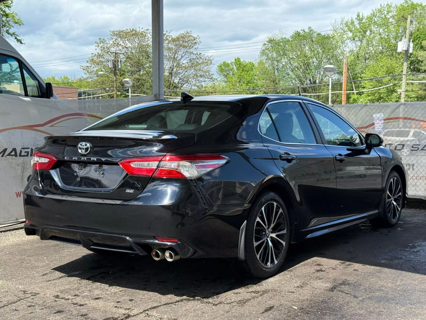 2019 Toyota Camry - Image 11