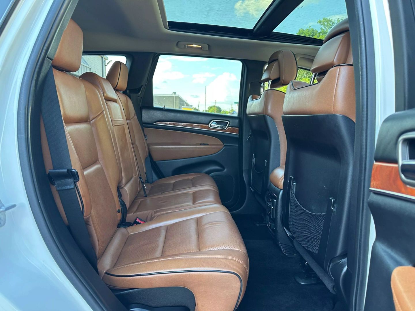 2011 Jeep Grand Cherokee - Image 27
