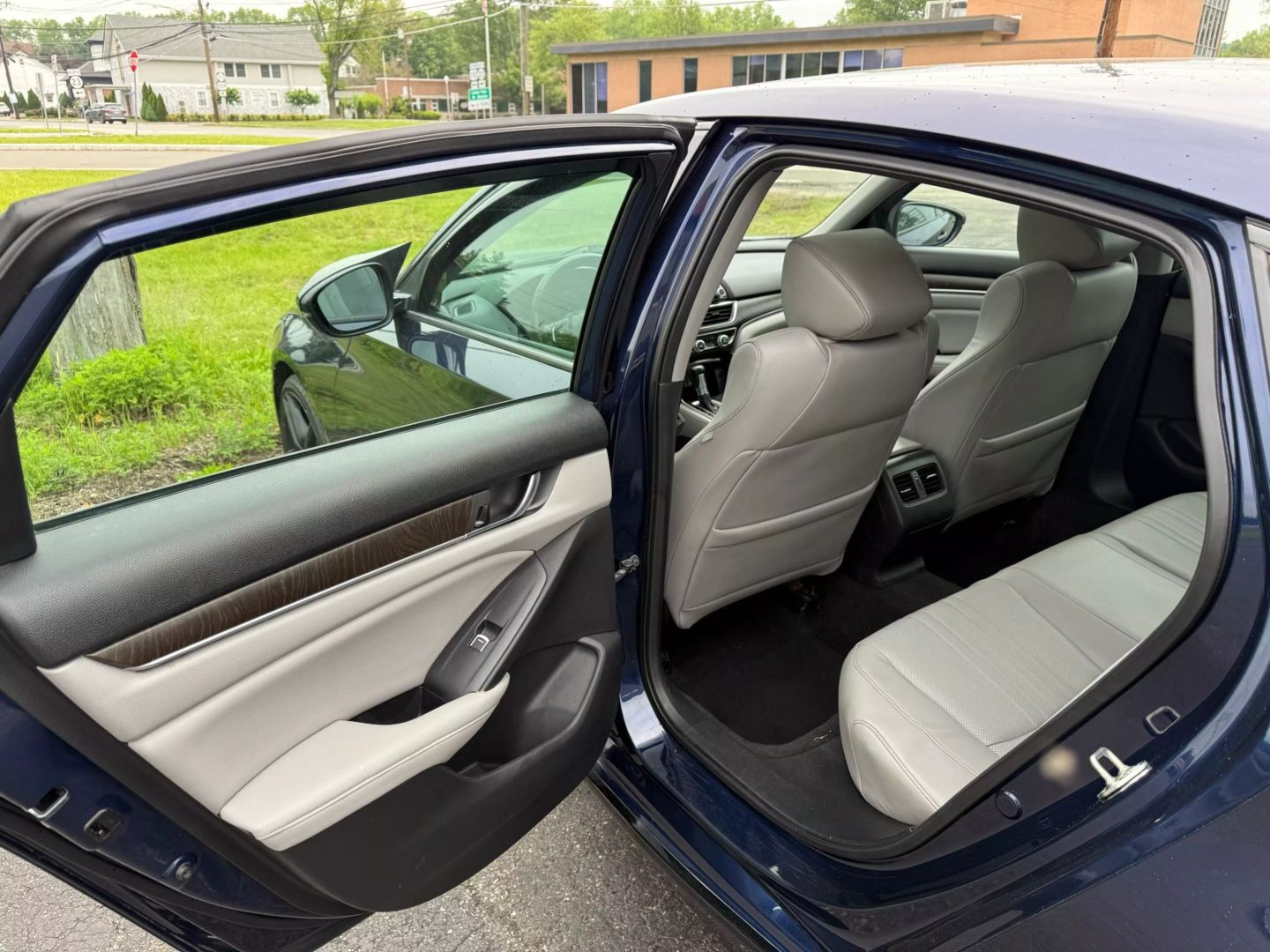 2018 Honda Accord - Image 17
