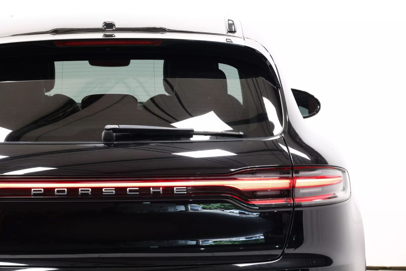 2021 Porsche Macan - Image 56