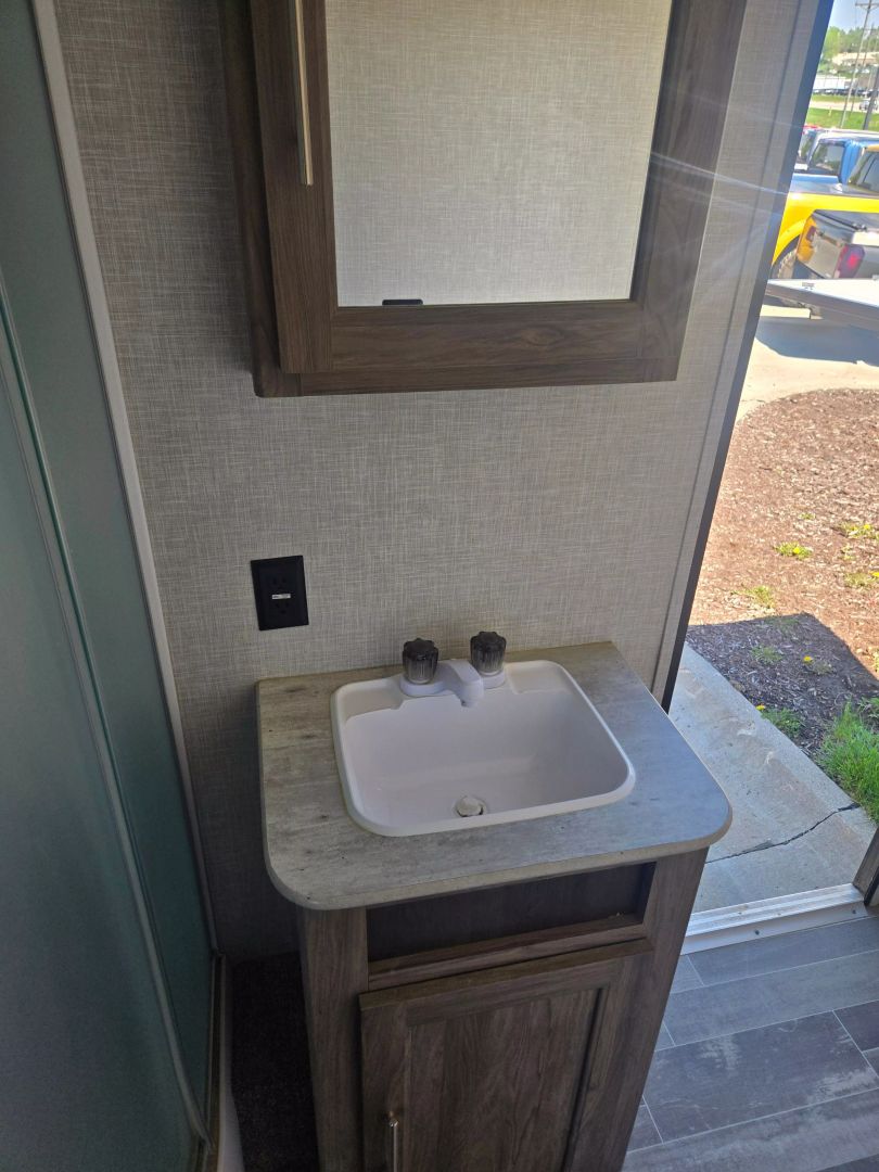 2021 Keyston Rv Zinger Zr328 Sb21 - Image 27
