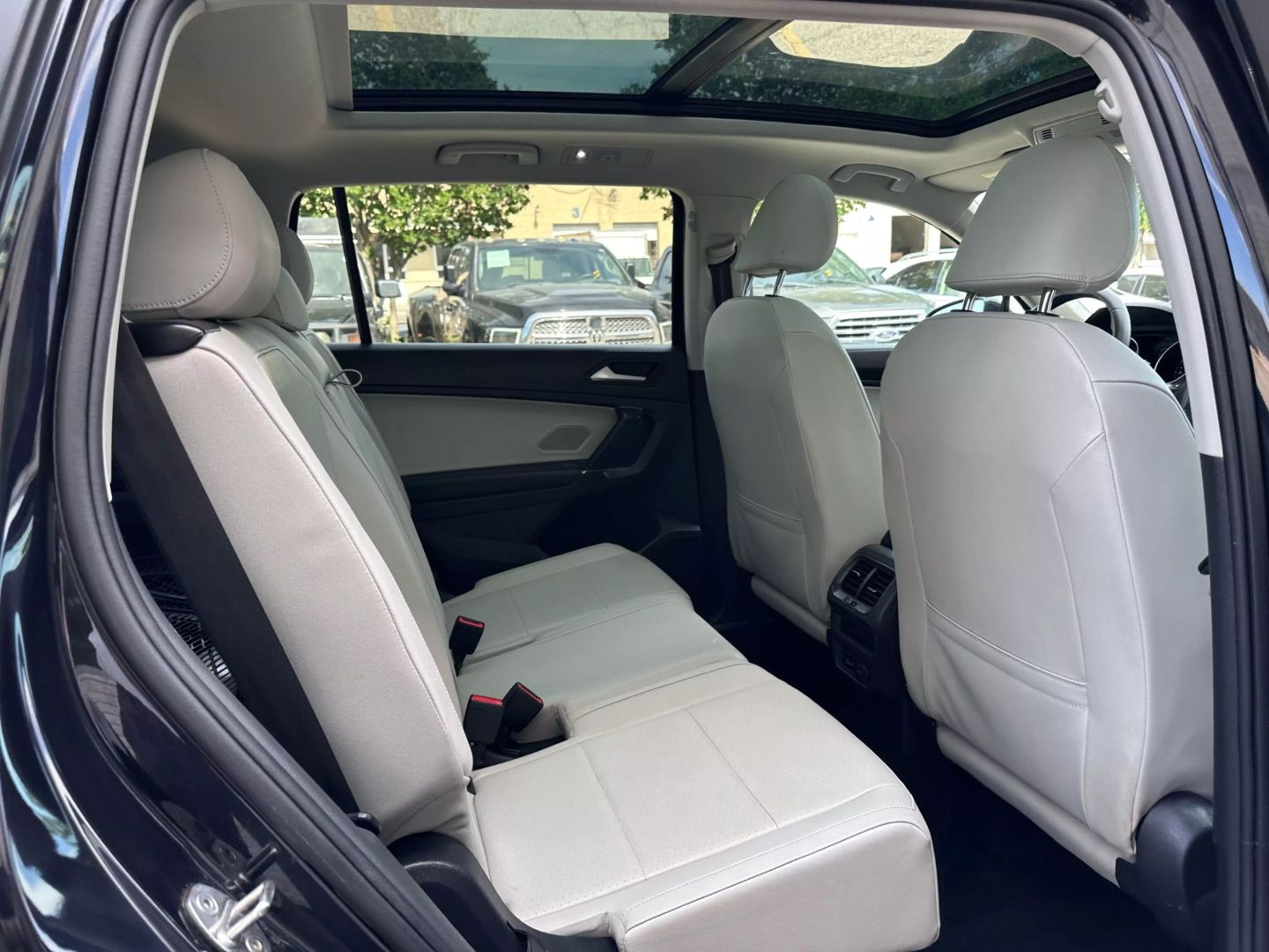 2020 Volkswagen Tiguan - Image 17