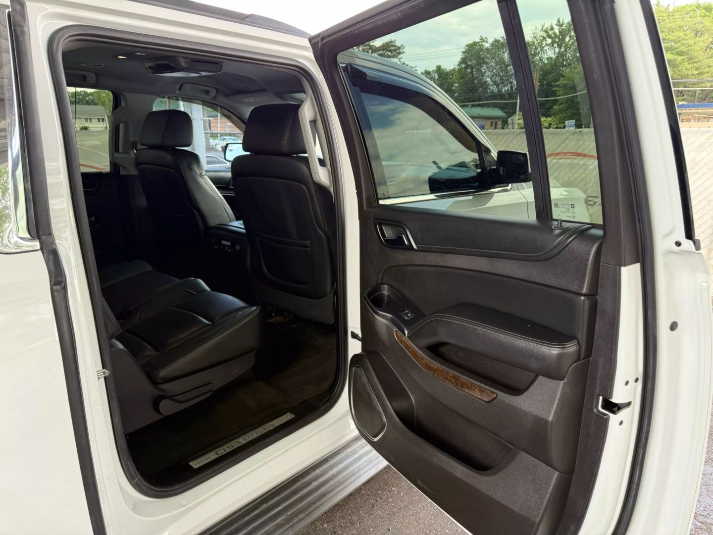 2015 Chevrolet Suburban - Image 22