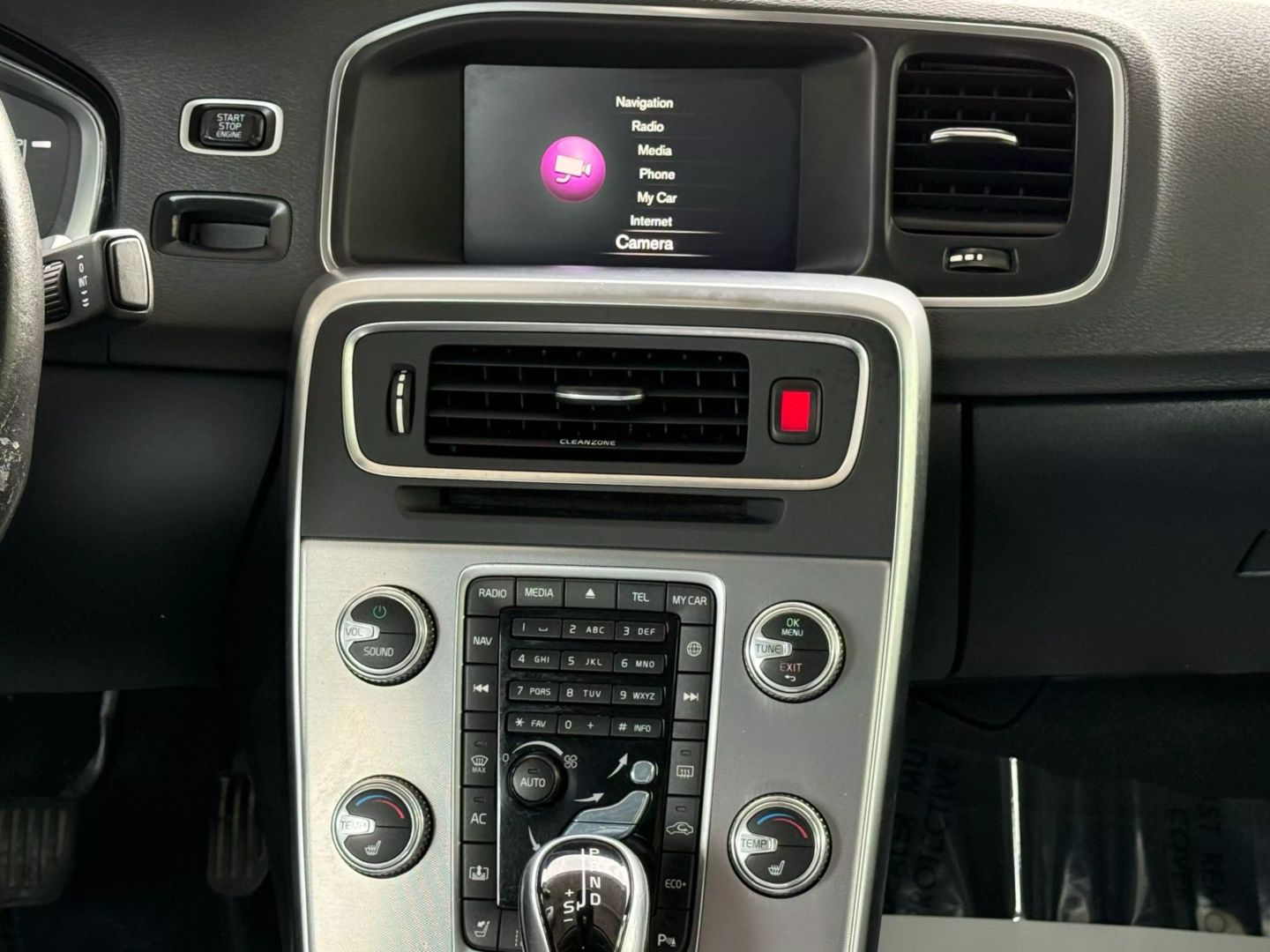 2017 Volvo S60 - Image 29
