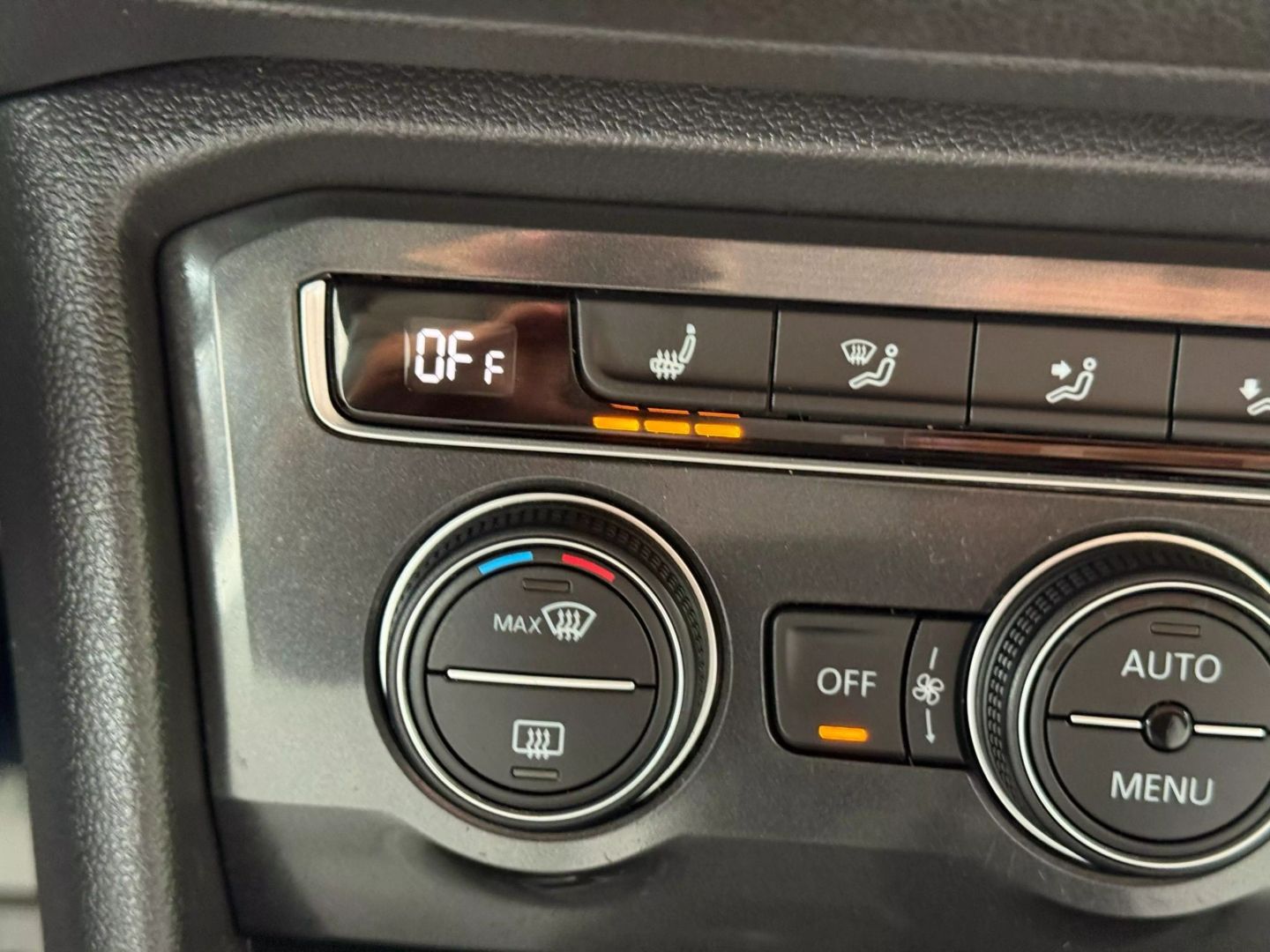 2019 Volkswagen Tiguan - Image 29