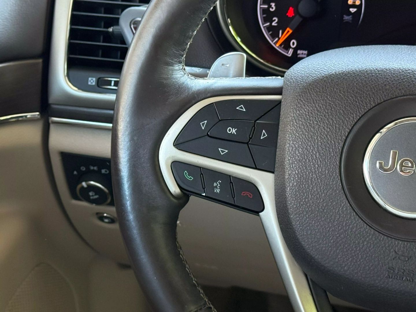 2015 Jeep Grand Cherokee - Image 33
