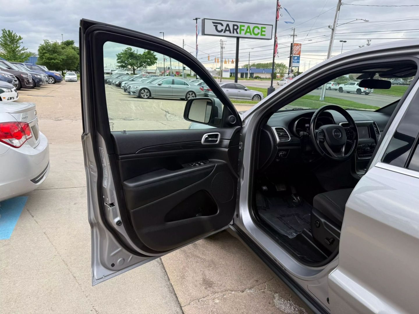 2021 Jeep Grand Cherokee - Image 17