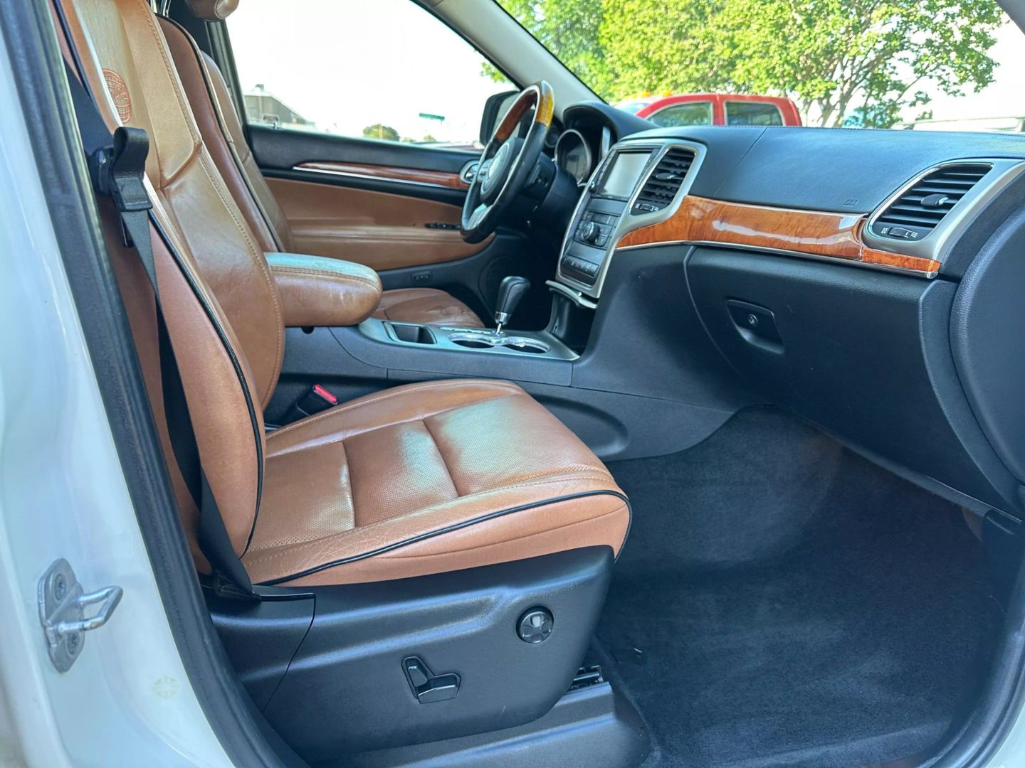 2011 Jeep Grand Cherokee - Image 23