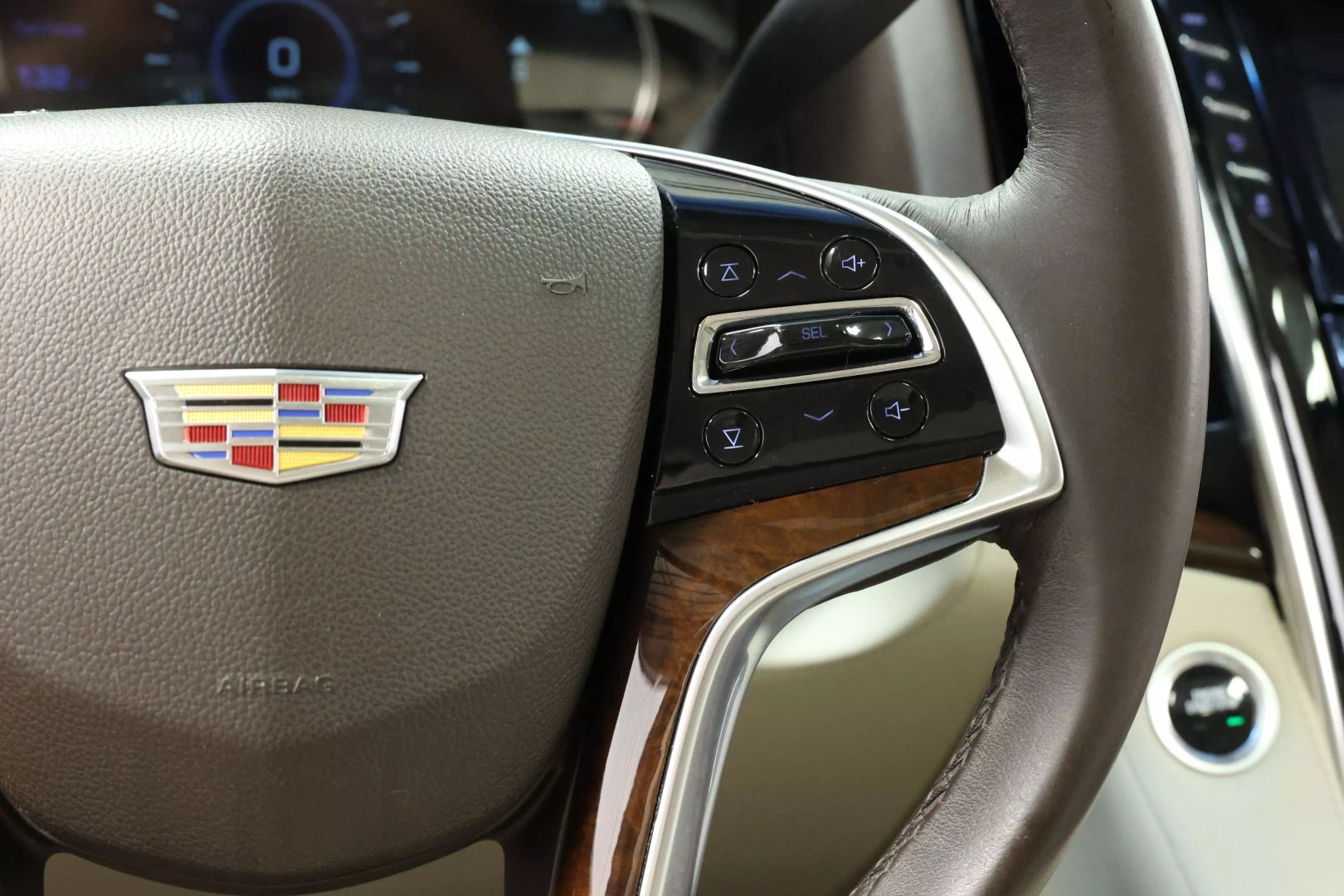 2017 Cadillac Escalade - Image 27