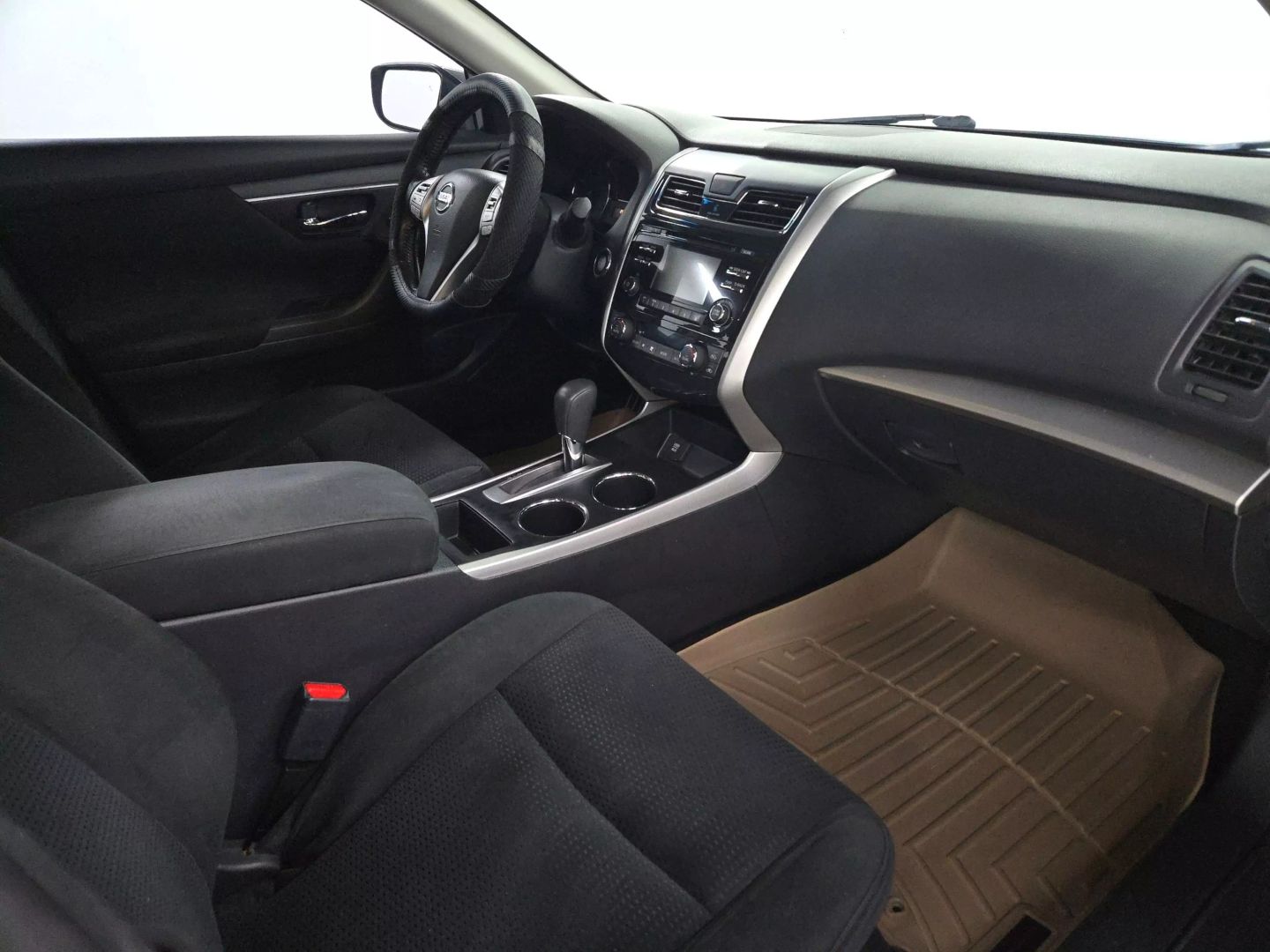 2015 Nissan Altima - Image 24