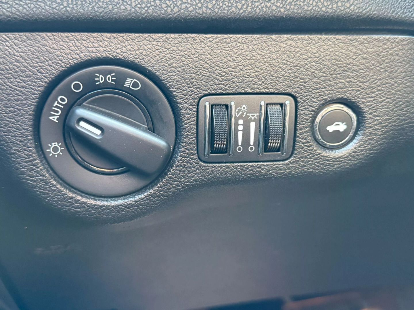 2021 Dodge Charger - Image 41