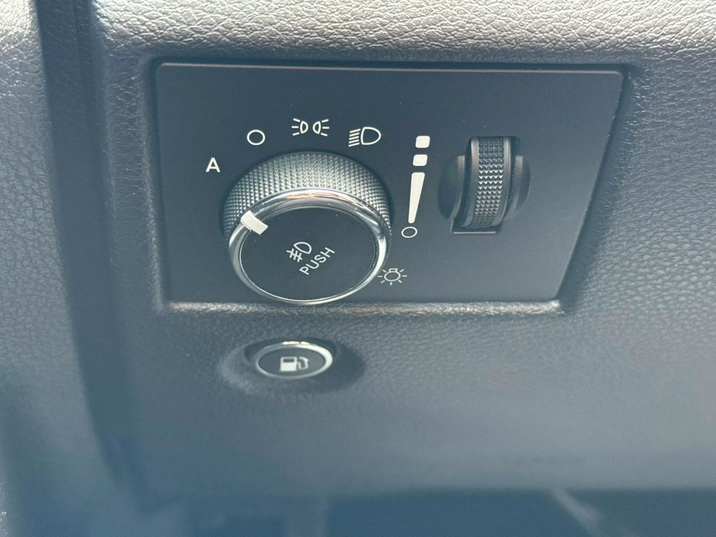 2020 Jeep Grand Cherokee - Image 51