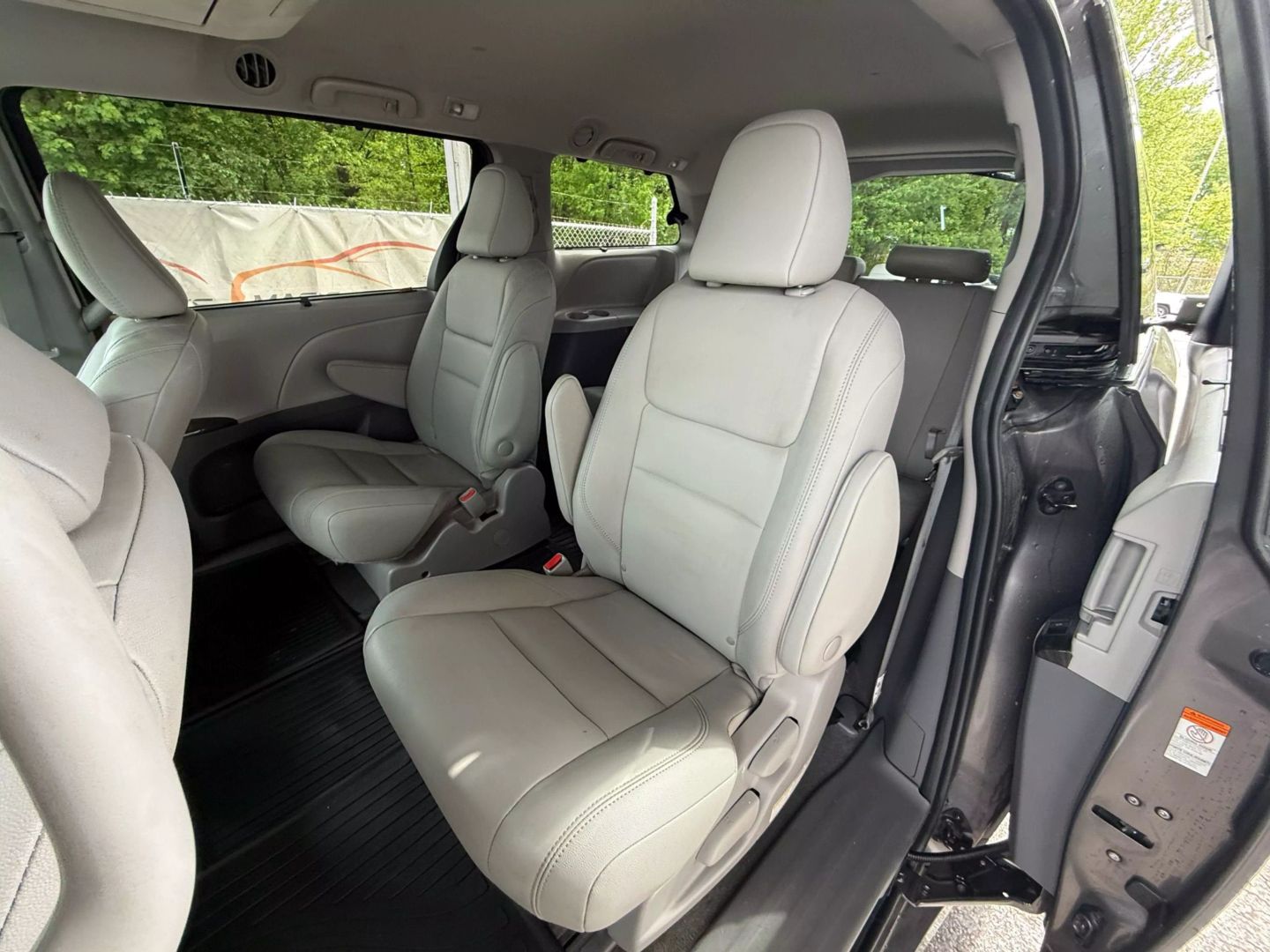 2020 Toyota Sienna - Image 18