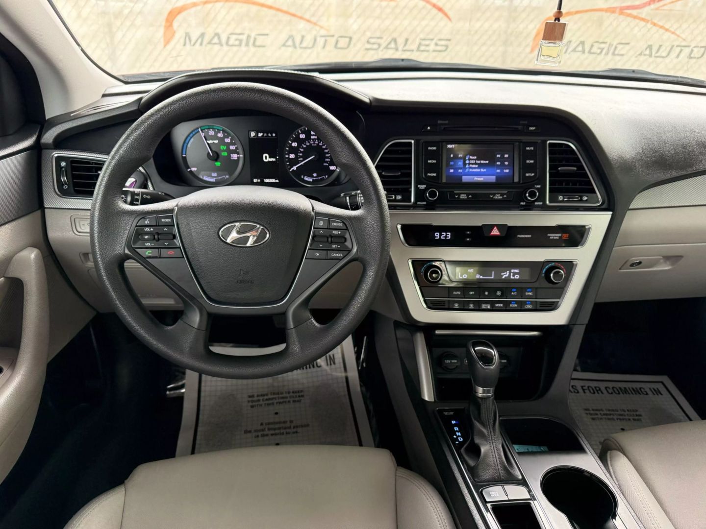 2016 Hyundai Sonata Hybrid - Image 30