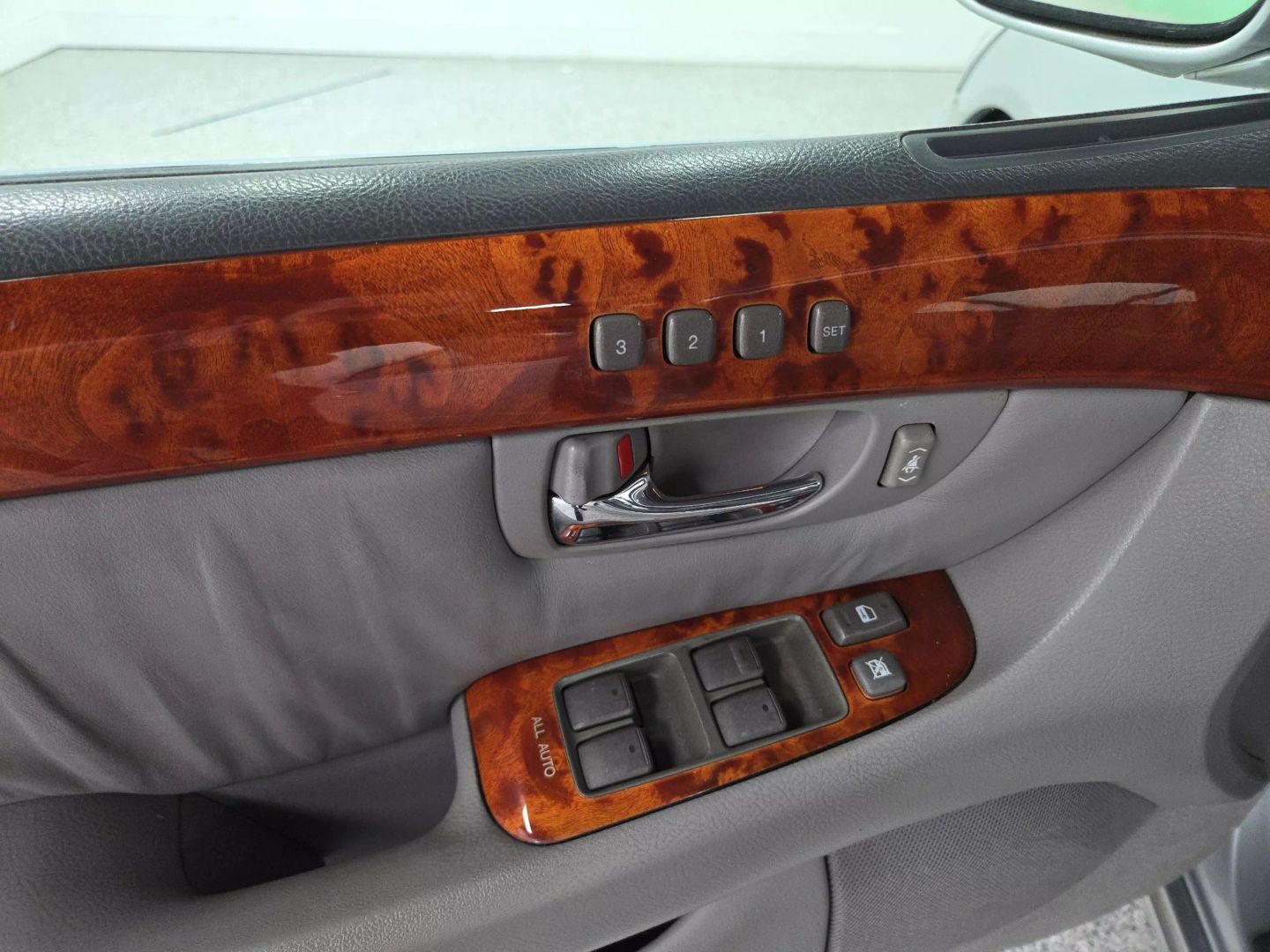 2004 Lexus Ls - Image 25