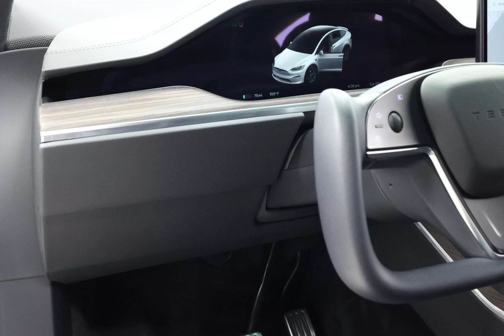 2022 Tesla Model X - Image 19