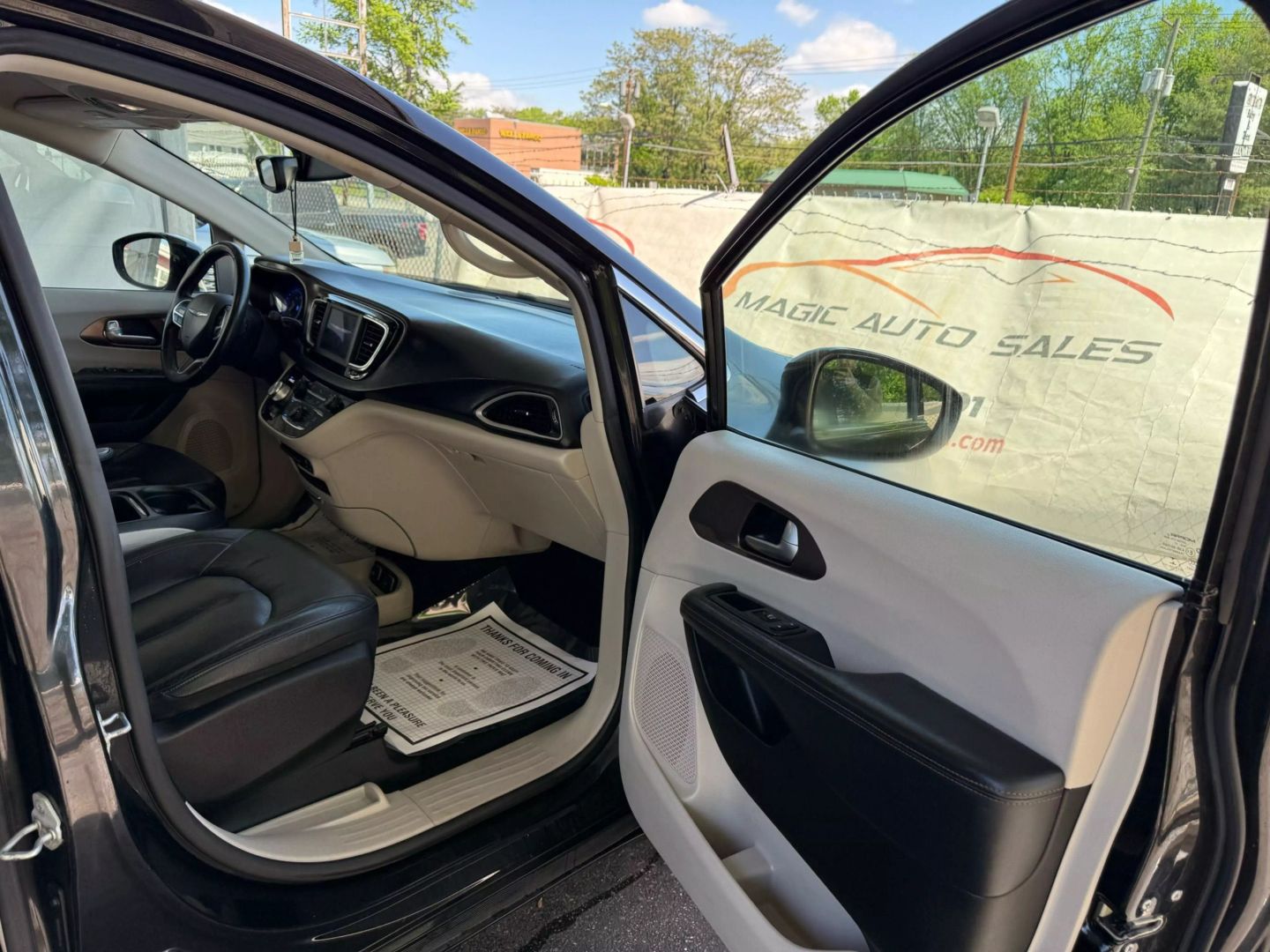 2018 Chrysler Pacifica - Image 24