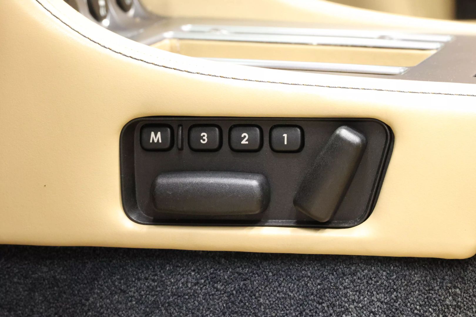 2008 Aston Martin Db9 - Image 13