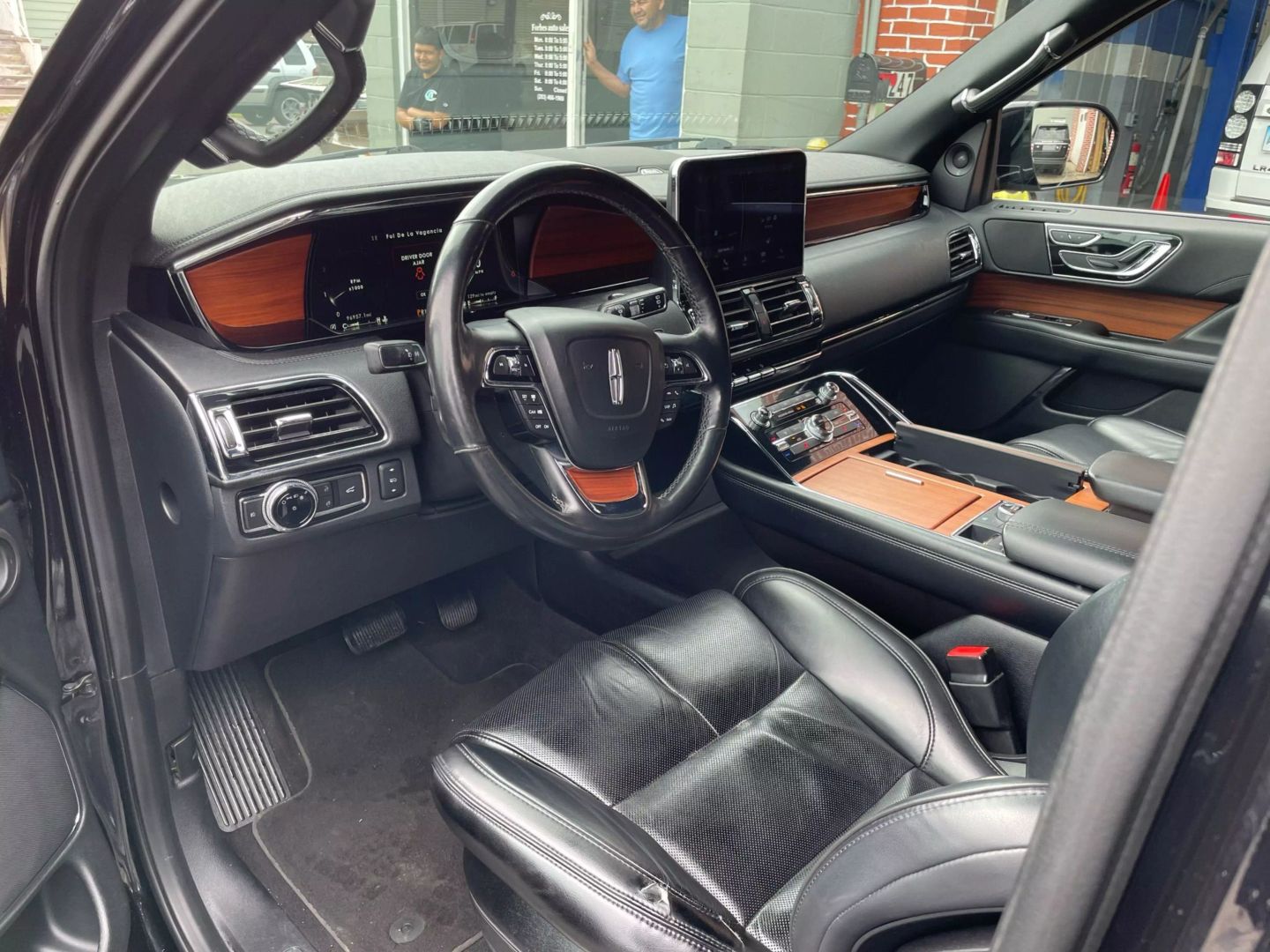 Image 3 of 2019 LINCOLN NAVIGATOR