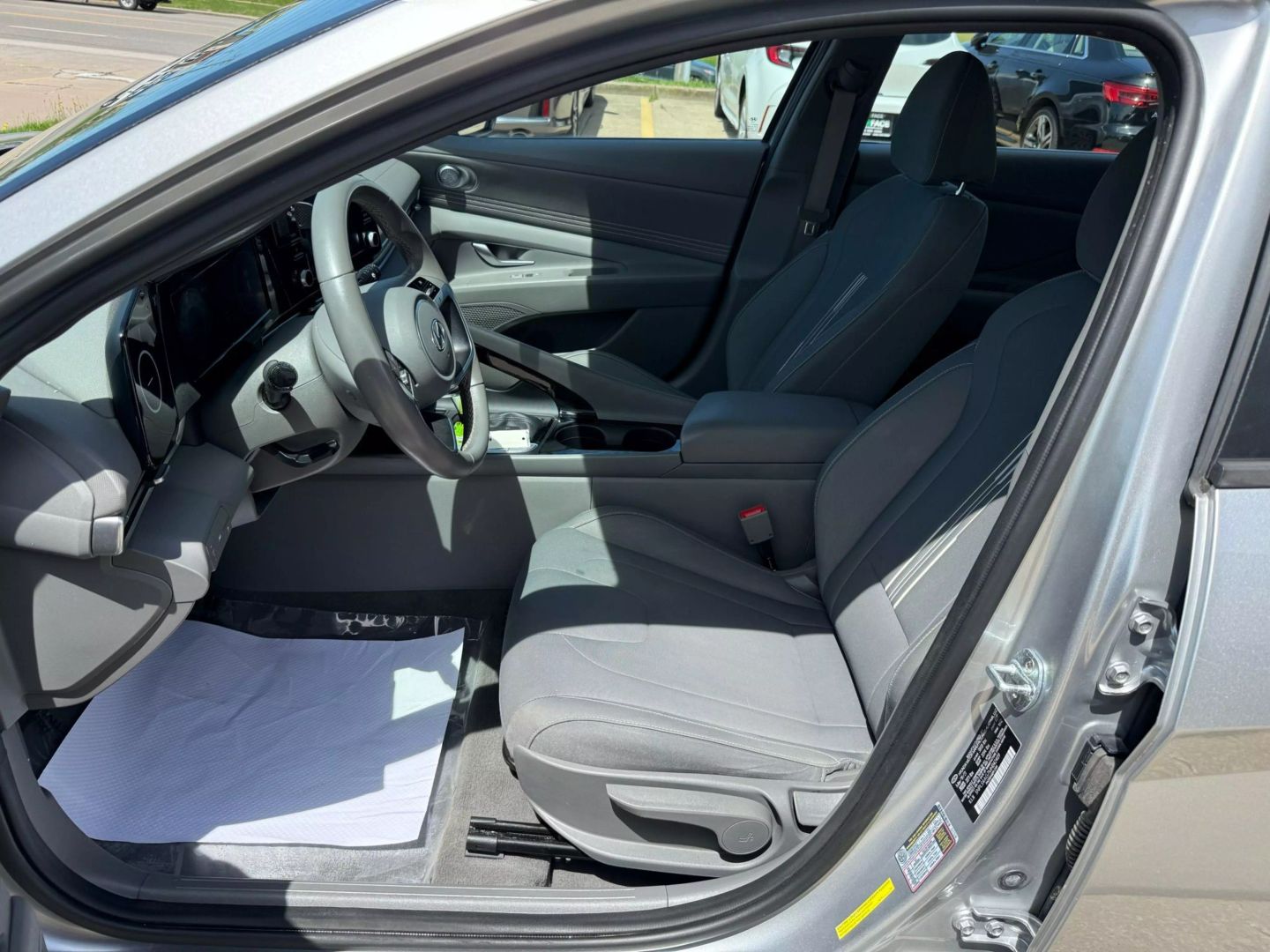 2021 Hyundai Elantra - Image 17