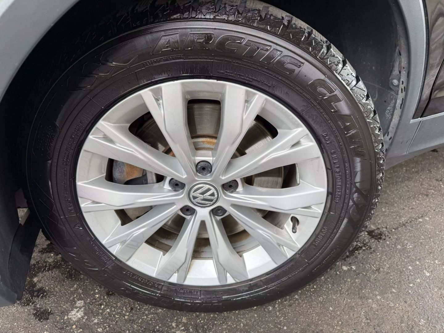 2018 Volkswagen Tiguan - Image 37
