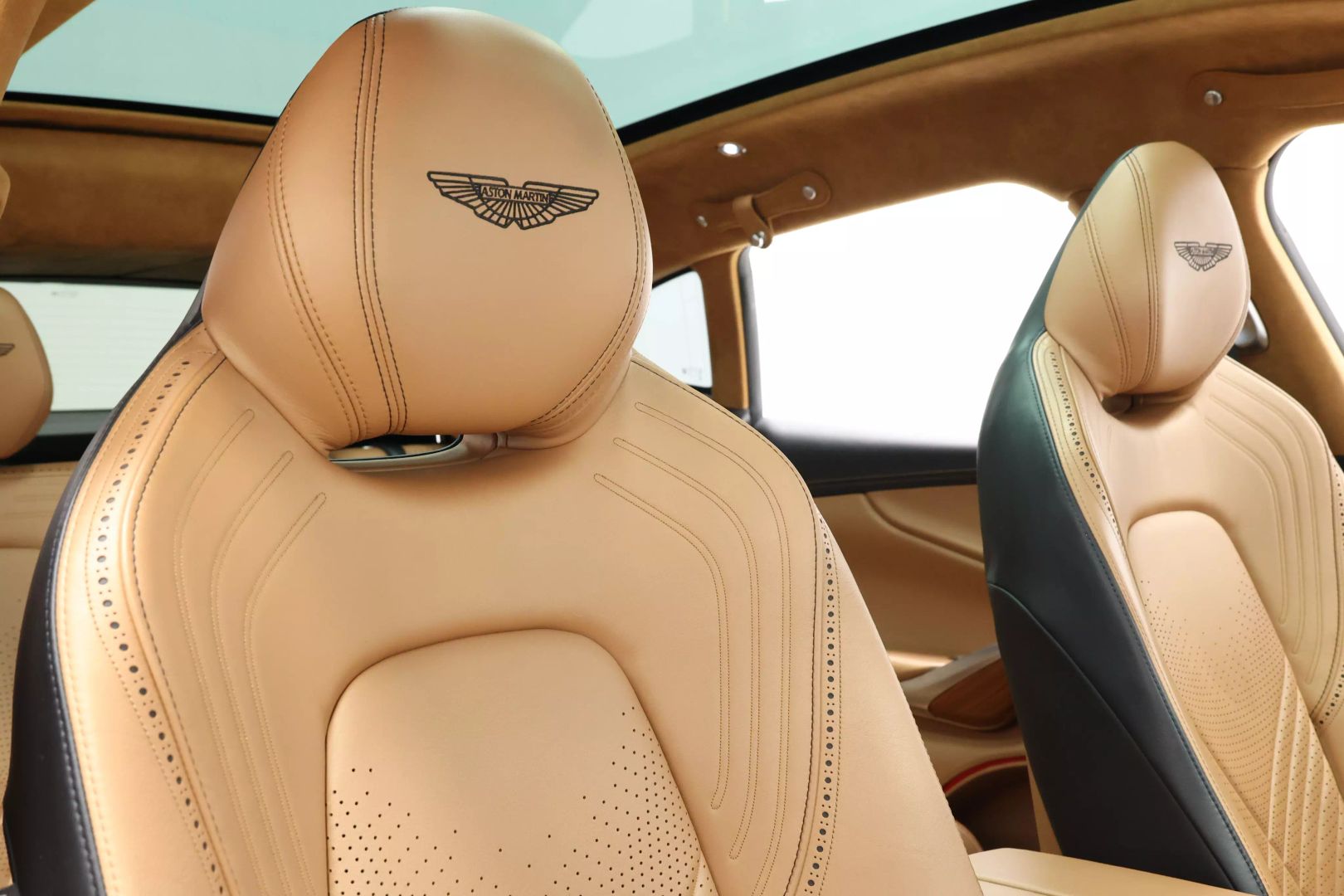 2021 Aston Martin Dbx - Image 97