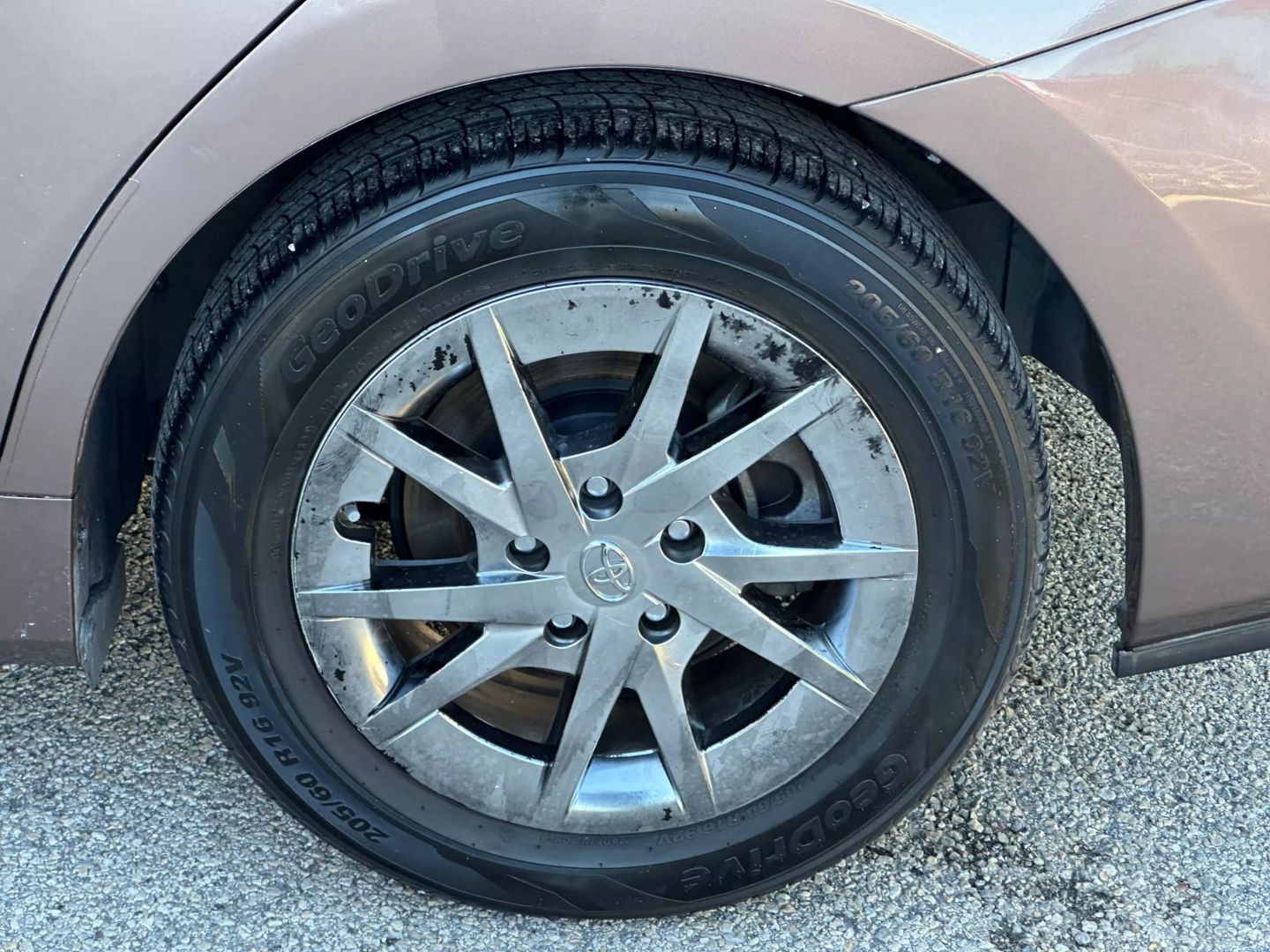 2015 Toyota Prius V - Image 38