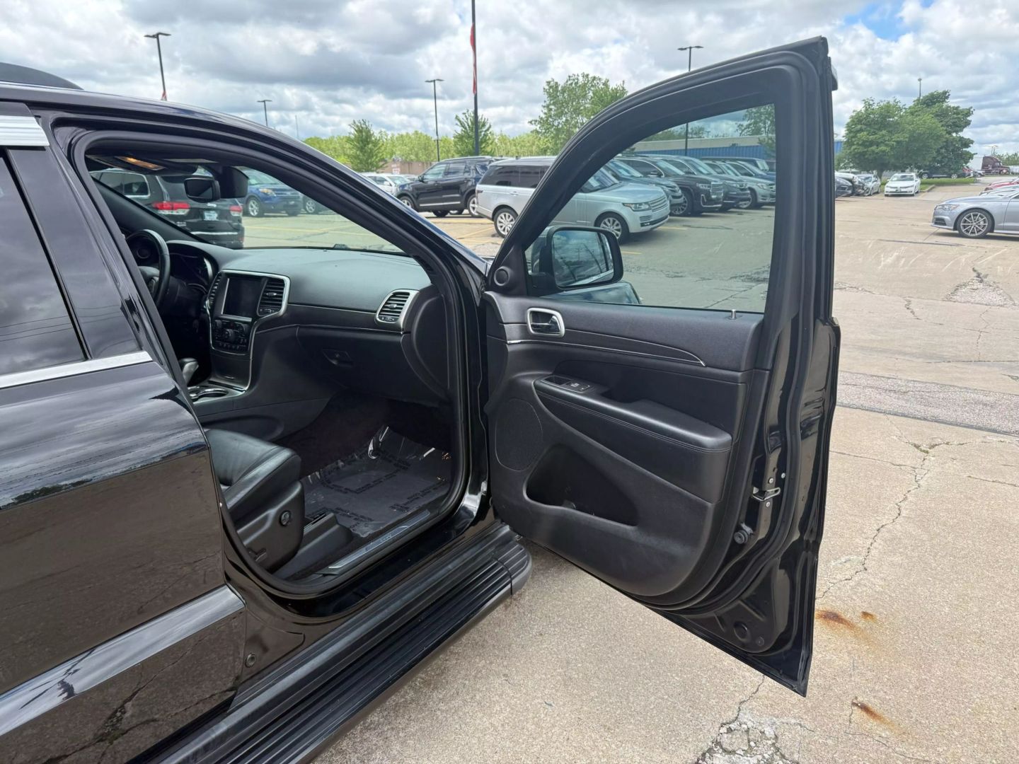 2018 Jeep Grand Cherokee - Image 24