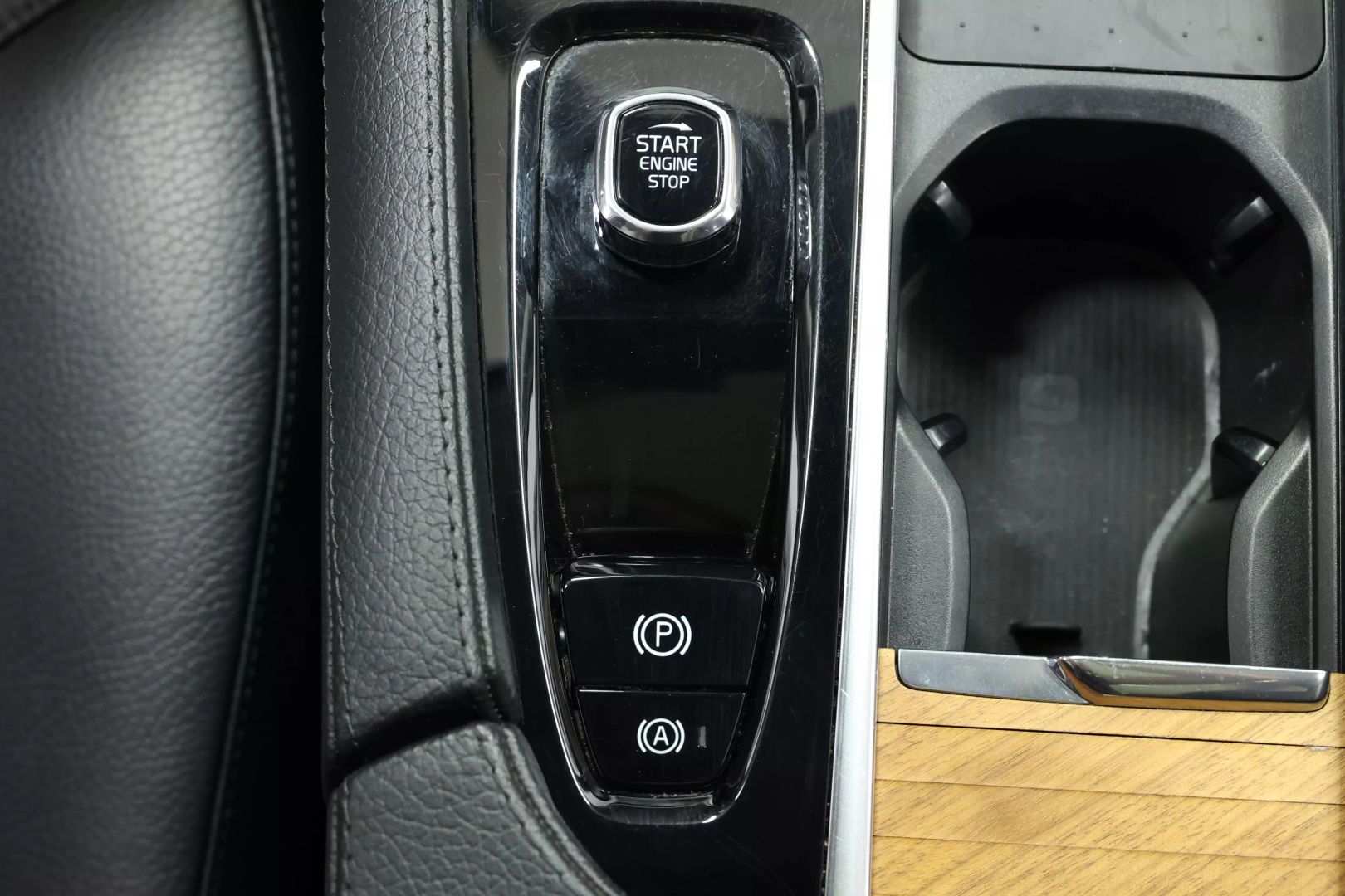 2022 Volvo Xc90 - Image 40