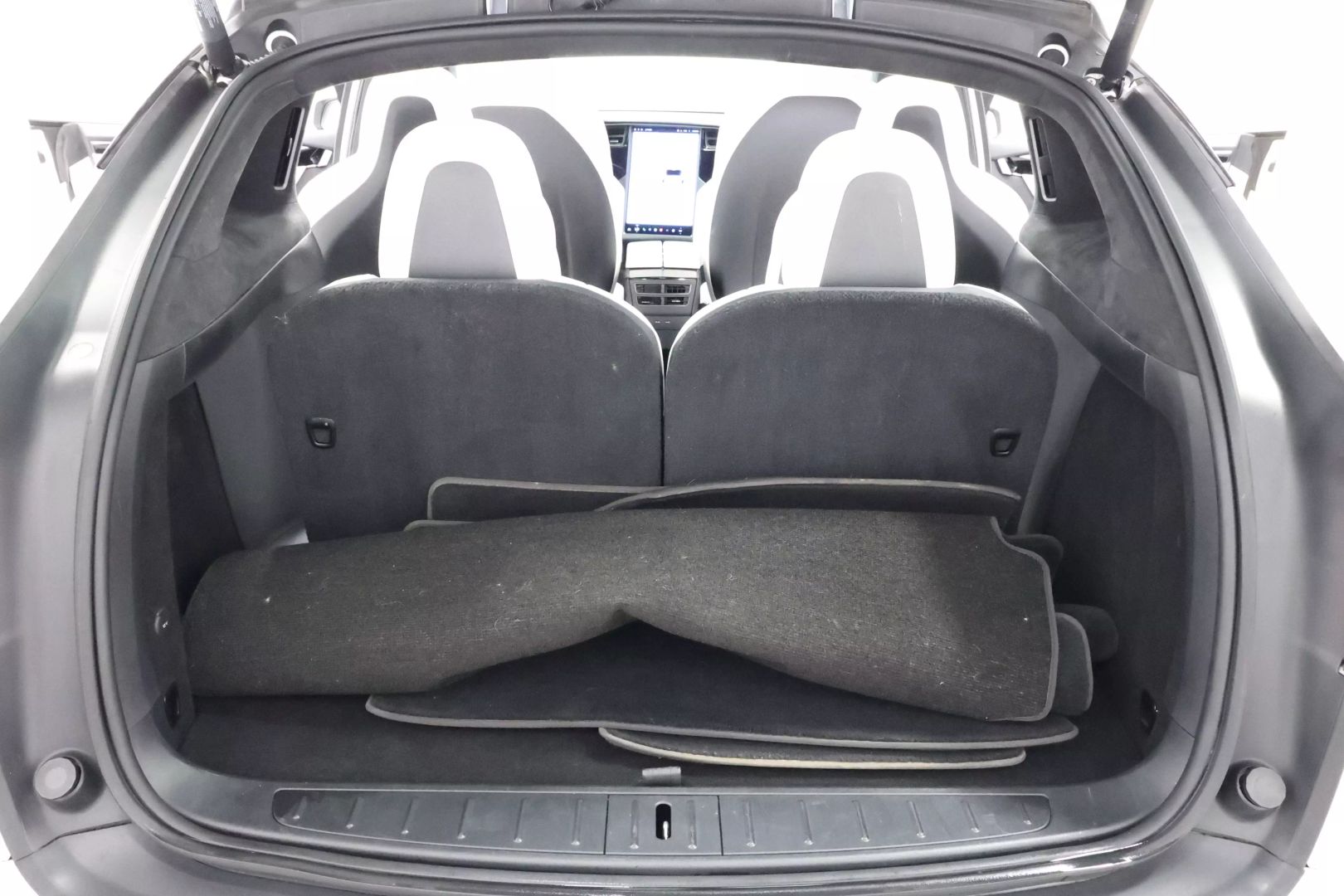 2020 Tesla Model X - Image 72