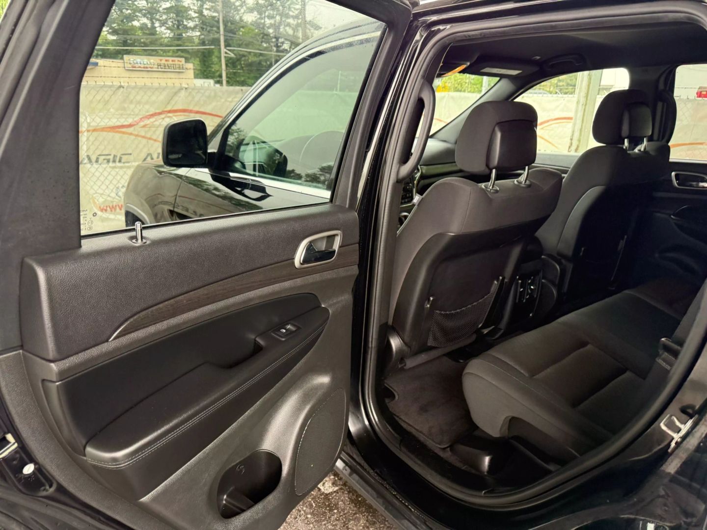 2018 Jeep Grand Cherokee - Image 17