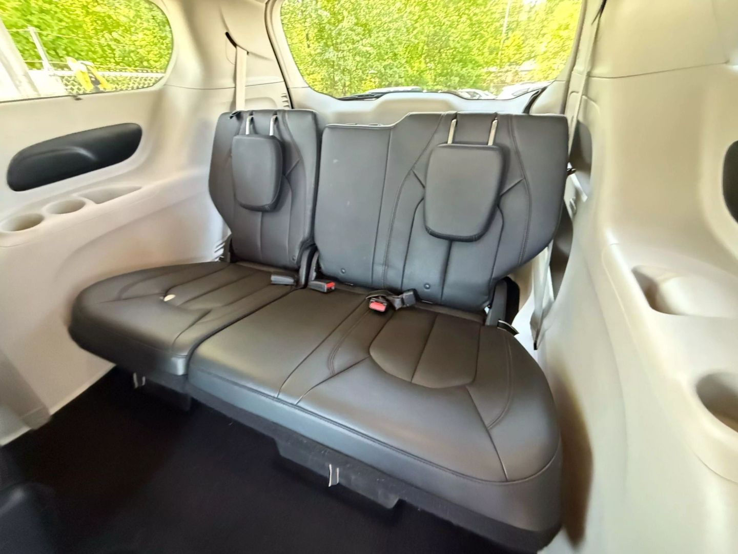 2018 Chrysler Pacifica - Image 19